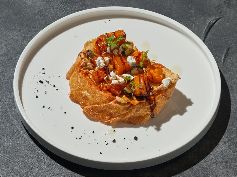 Брускетта с паштетом из утки и карамелезированной тыквой 1005137