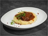 Томленые говяжьи щечки с картофельным пюре 1003553